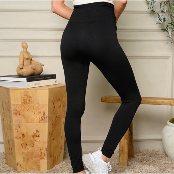 2 LEFT! Soft Solid Black Stretchy Women's Lux Fleece Leggings - Picture 4 of 4